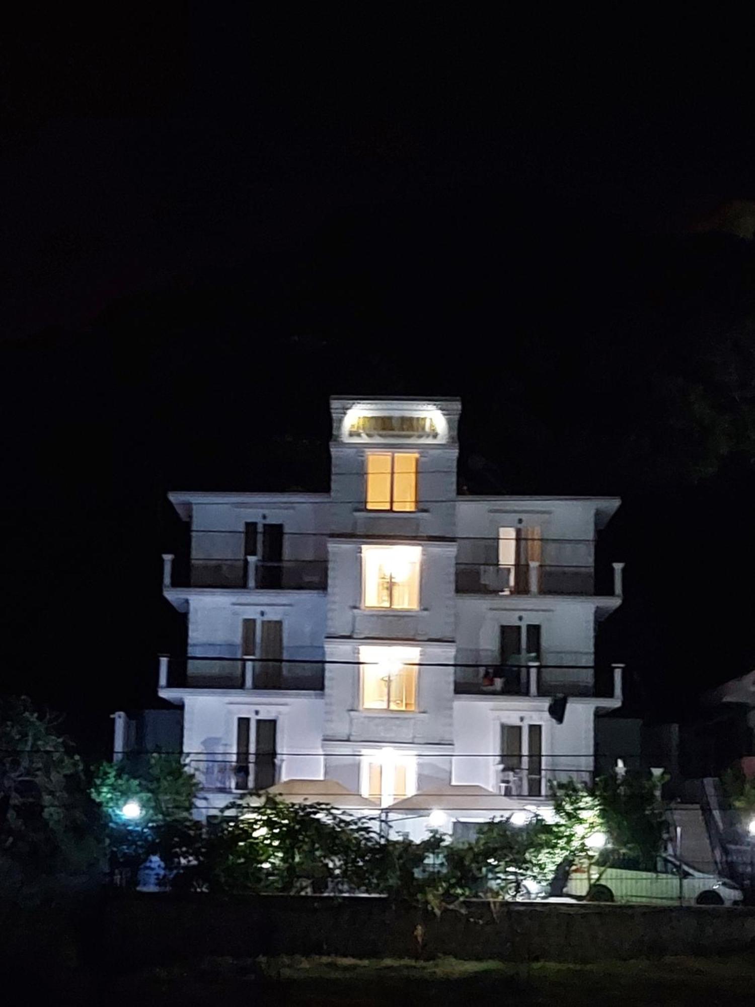Hotel Fama Škalngur Exteriör bild