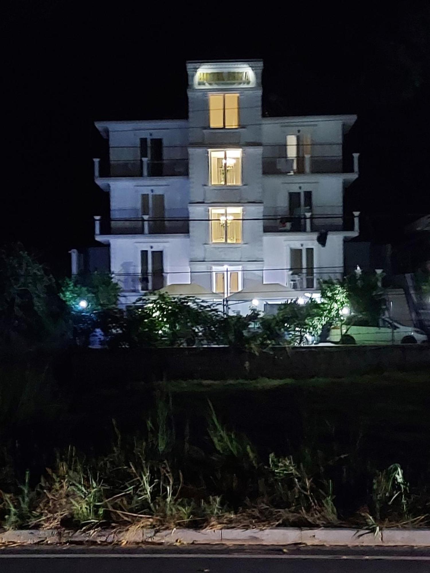 Hotel Fama Škalngur Exteriör bild
