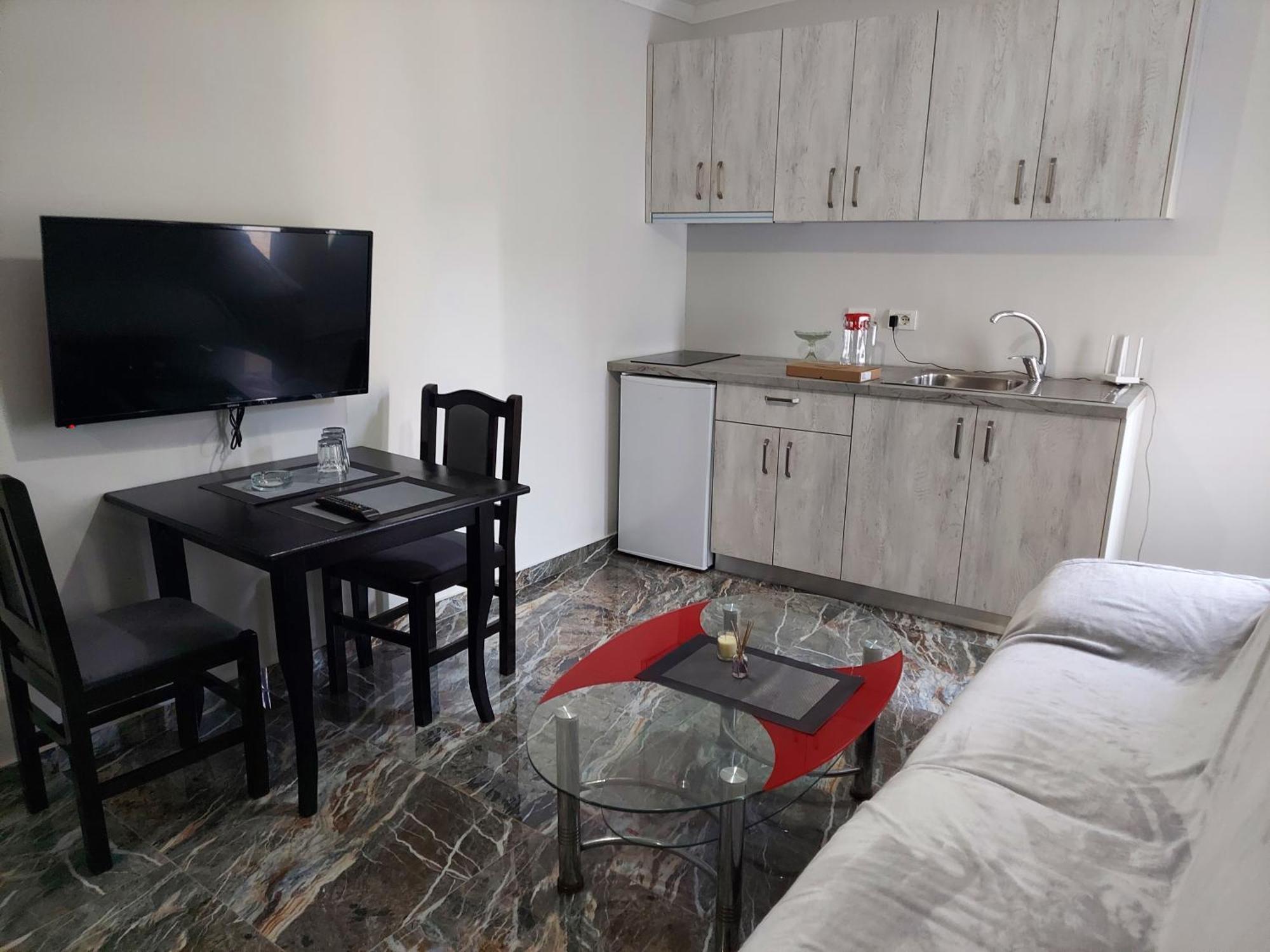 Hotel Fama Škalngur Exteriör bild
