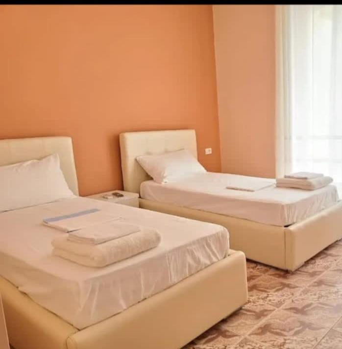 Hotel Fama Škalngur Exteriör bild